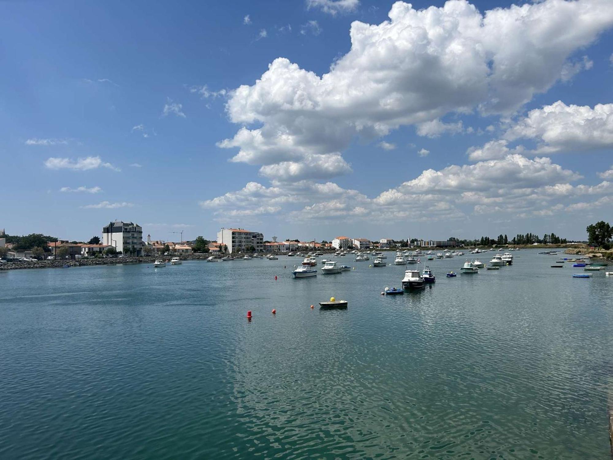 Appartement 2 Pieces Avec Parking Prive, Proche Plage Et Commerces, Saint-Gilles-Croix-De-Vie - Fr-1-224-783 Buitenkant foto